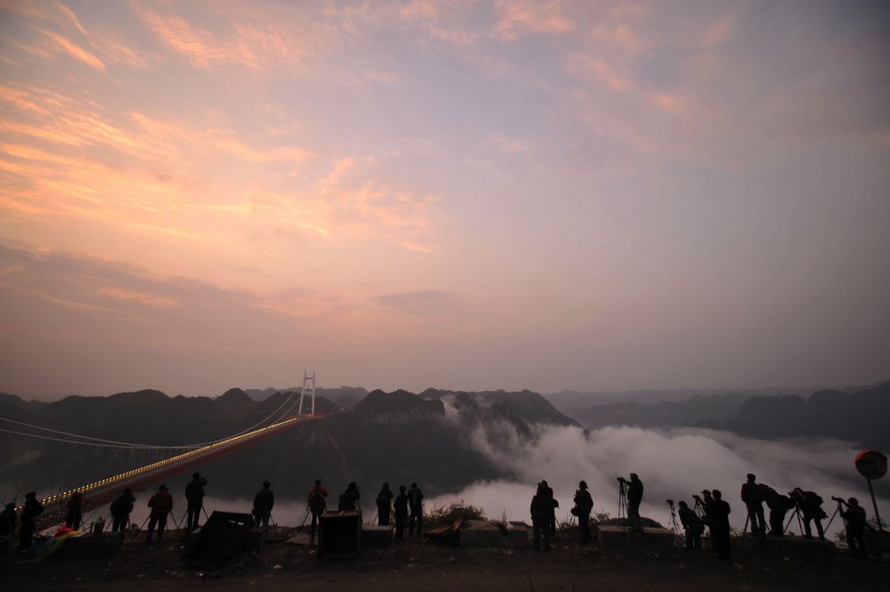 On 31 March 2012, the low-rise bridge will be opened to traffic.