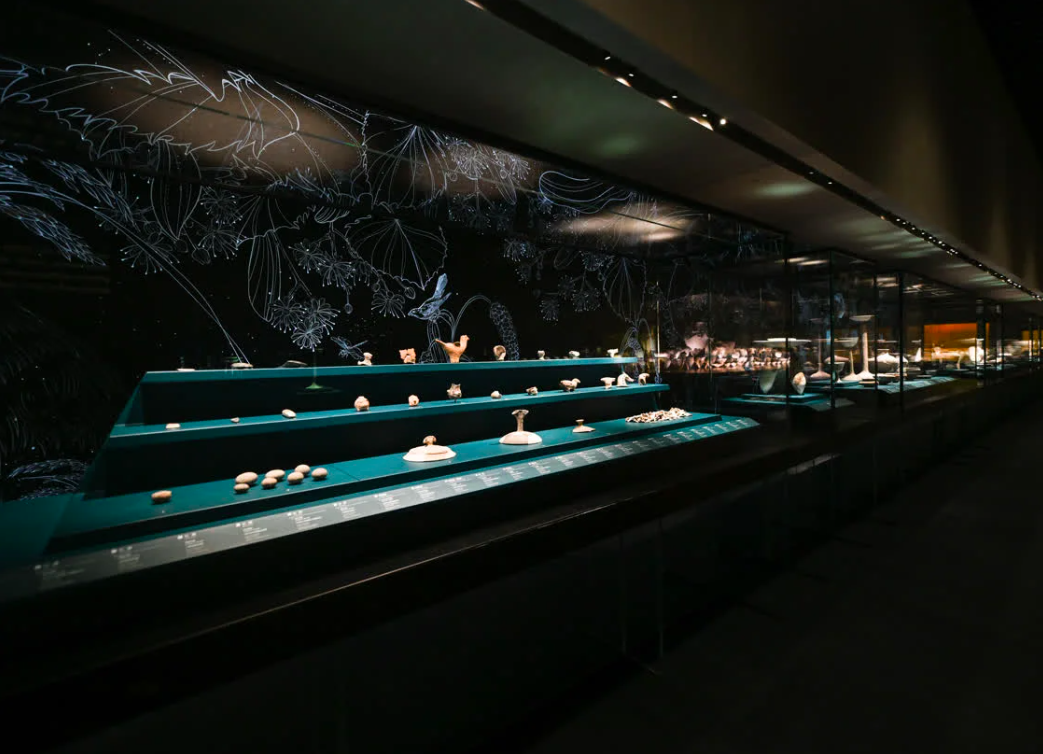 This is the pottery display in the new museum of the Sanxingdui. Photo by Xinhua News Agency